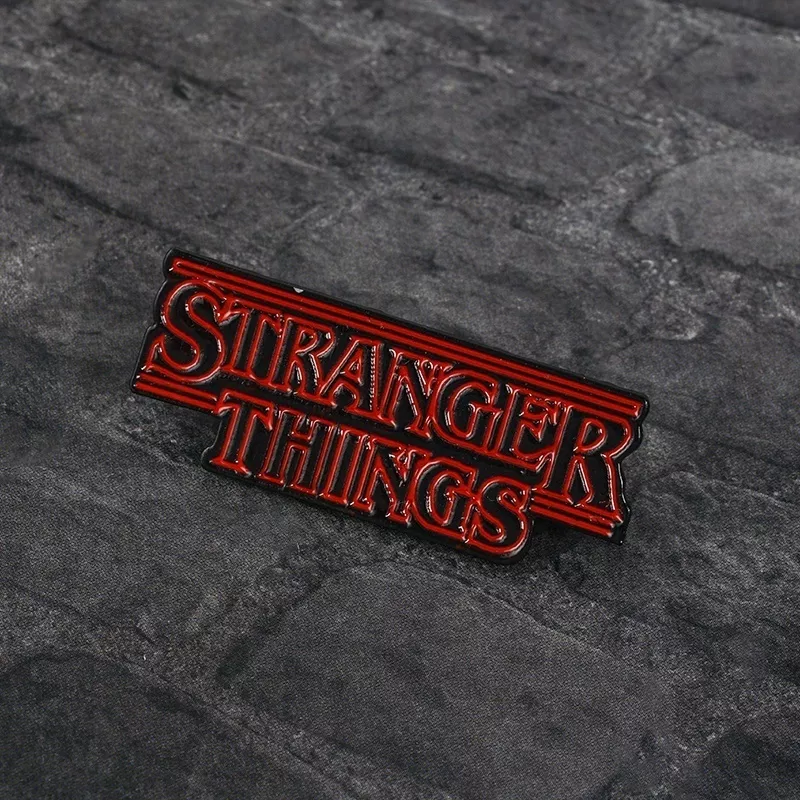 105564062 Broche Stranger Things Esmalte Pin Inspirado Arte Pin Qualidade Premium Alfinete de Lapela Presente Perfeito para Os Fãs de Onze