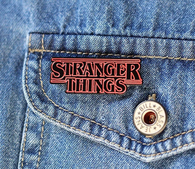 1138772231 Broche Stranger Things Esmalte Pin Inspirado Arte Pin Qualidade Premium Alfinete de Lapela Presente Perfeito para Os Fãs de Onze