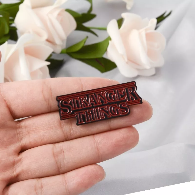 1554469970 Broche Stranger Things Esmalte Pin Inspirado Arte Pin Qualidade Premium Alfinete de Lapela Presente Perfeito para Os Fãs de Onze