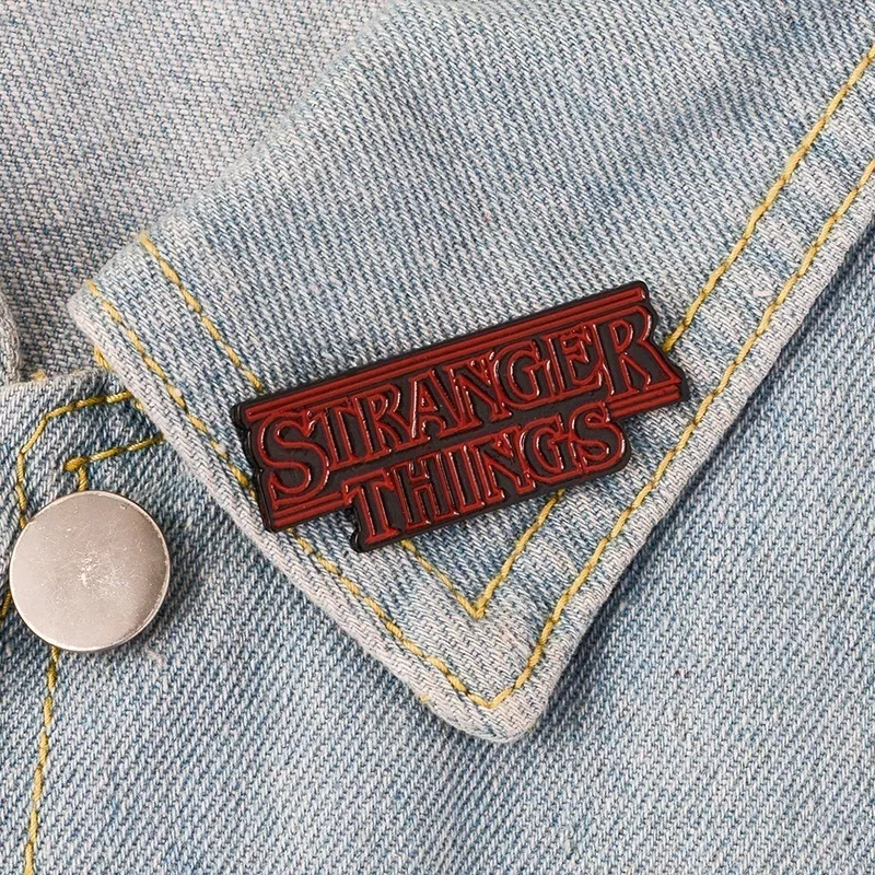 1858142303 Broche Stranger Things Esmalte Pin Inspirado Arte Pin Qualidade Premium Alfinete de Lapela Presente Perfeito para Os Fãs de Onze