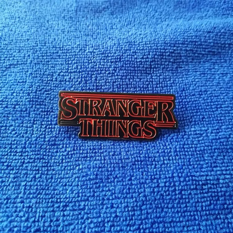 2039712593 Broche Stranger Things Esmalte Pin Inspirado Arte Pin Qualidade Premium Alfinete de Lapela Presente Perfeito para Os Fãs de Onze