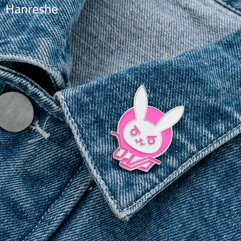 898490304 Broche Overwatch Mais de assistir jogo dva coelho logotipo metal pino rosa diva coelho duro esmalte broche para cosplay prop traje acessório jóias