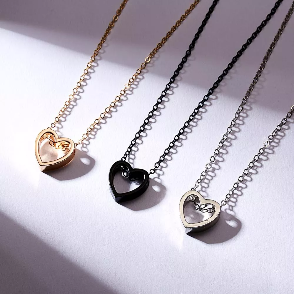 anel-oco-coracao-colar-simples-preto-ouro-tira-liga-coracao-design-colar-joias