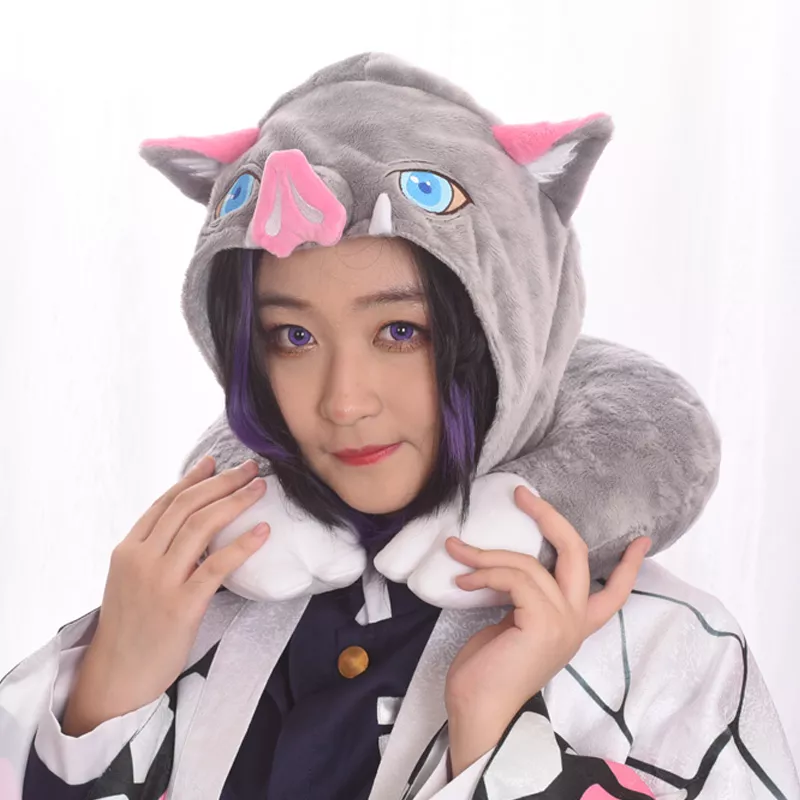 🔥 Protetor De Cabeça Demon Slayer Anime Kimetsu No Yaiba Airou Javali  Cosplay Inverno Quente Pescoço Protetor Sono Chapéu U-forma Travesseiro  Menino Menina Papel Boneca Adereços Dos Desenhos Animados Boné - Geek