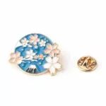 broche-charme-rosa-cerejeira-flor-broche-esmalte-pino-montanha-azul-ceu-lapela-pinos