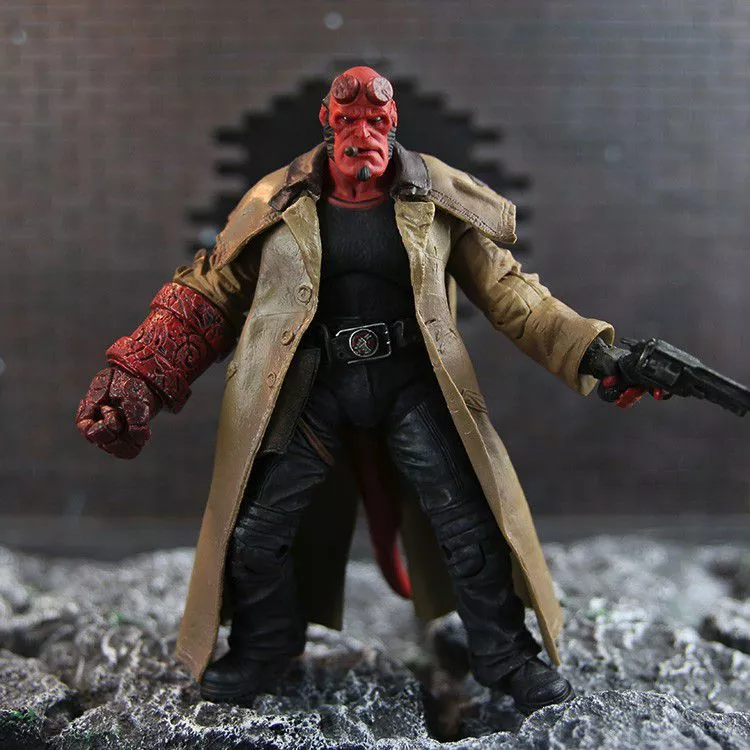 Action Figure Hellboy com Charuto 15cm