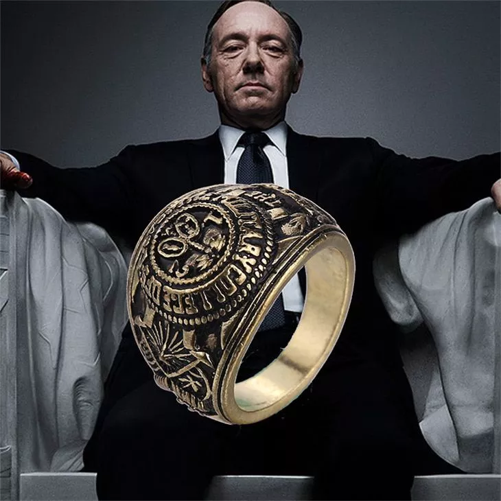 anel house of cards frank underwood grande polegar vintage antigo ouro prata estados Gravações de Westworld, American Horror Story e Bridgerton são pausadas devido a aumento de casos de COVID nos EUA.