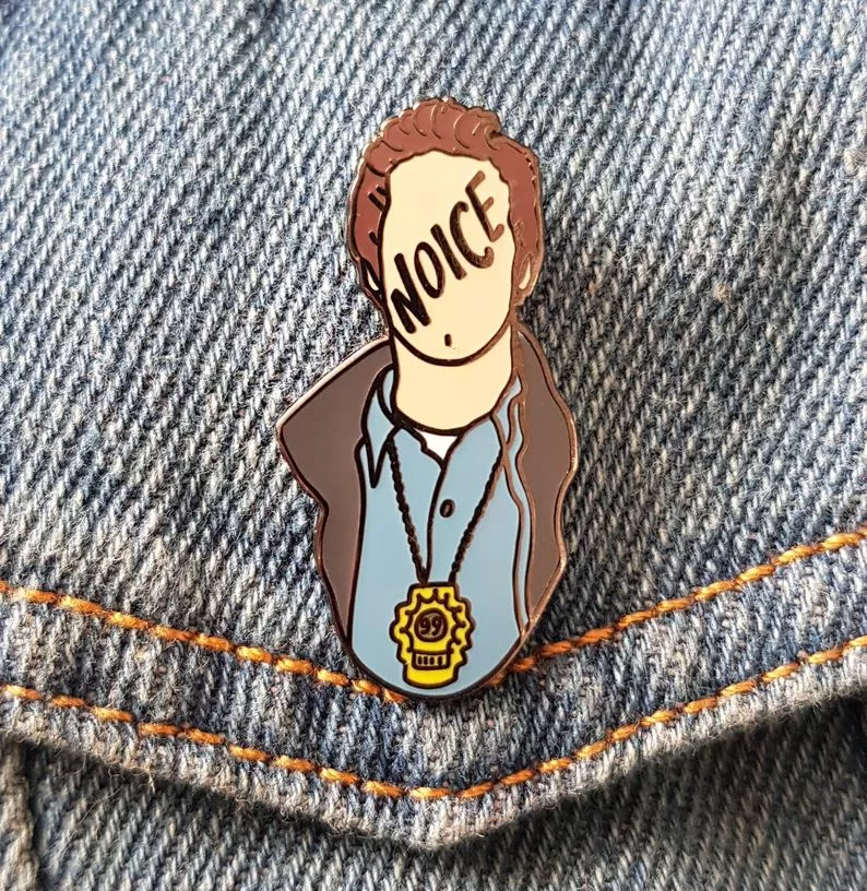 broche brooklyn 99 nove nove noice jake peralta esmalte pino distintivo Pelúcia 23cm gengar pokemon morcego demônio animal filme boneca recheado macio alta qualidade novo aniversário dia das bruxas presente natal criança