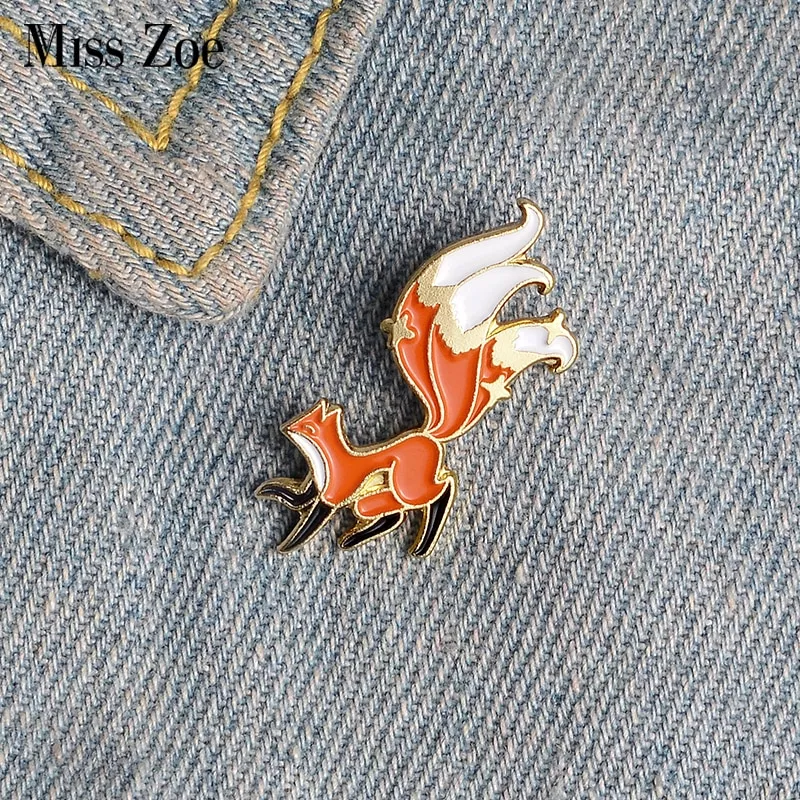 Broche de esmalte de raposa, pequeno, personalizado, mini broches de animais para camisa, mochila de lapela, desenho animado, cauda grande, raposa, presente de joias para amigos amigos