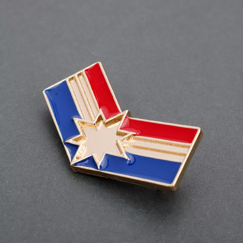 broche marvel capitao marvel carol danvers Colar Vingadores Marvel Capitão América Escudo Dourado