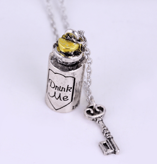 Colar Alice in Wonderland Drink Me Alice no País das Maravilhas Beba-me