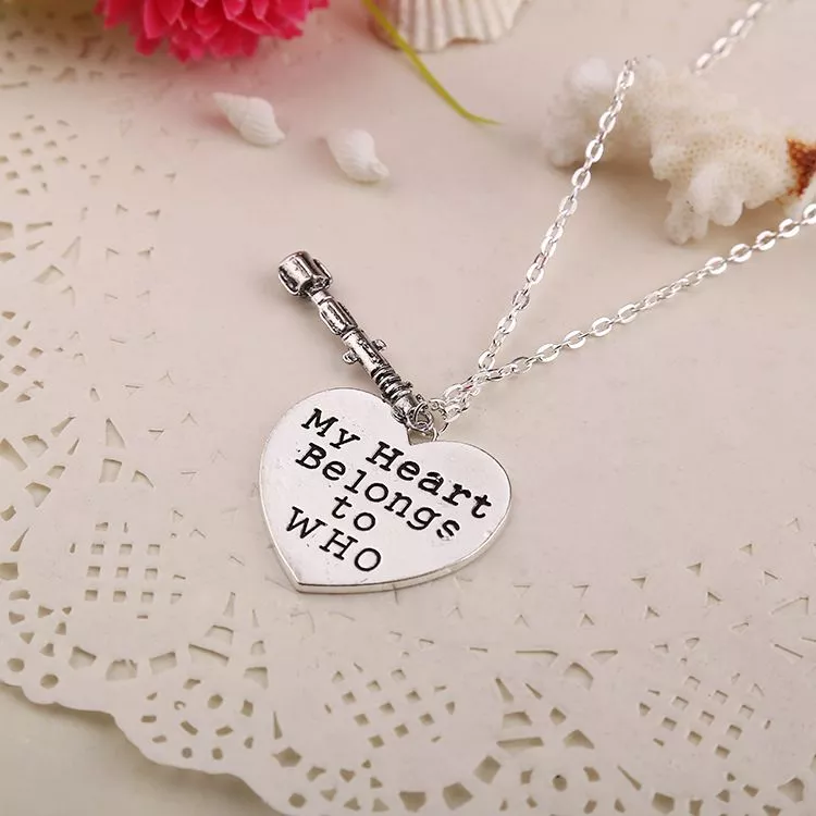 Colar Doctor Who Coração My Heart Belongs to Who Prata