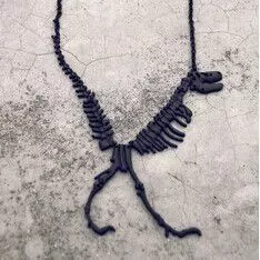Colar Esqueleto Dinossauro Preto