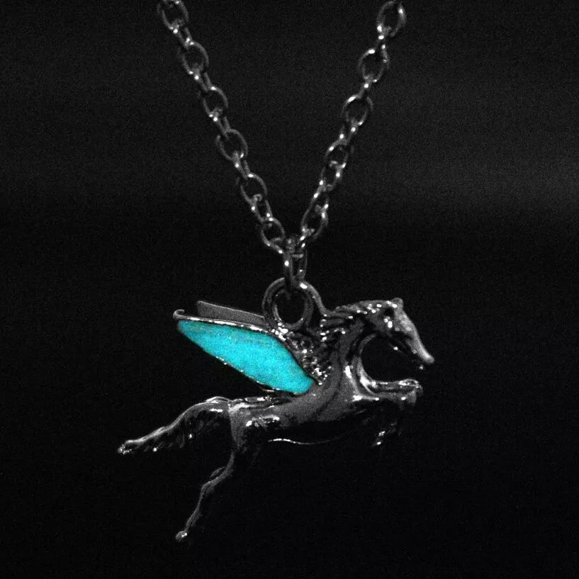 Colar pegasus fulgor no escuro pingente luminoso colar moda masculina jóias de cavalo filme quente percy jackson