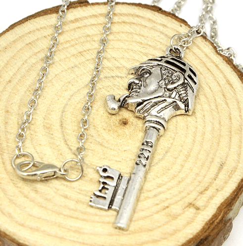 Colar Sherlock Holmes 221B Rosto Chave