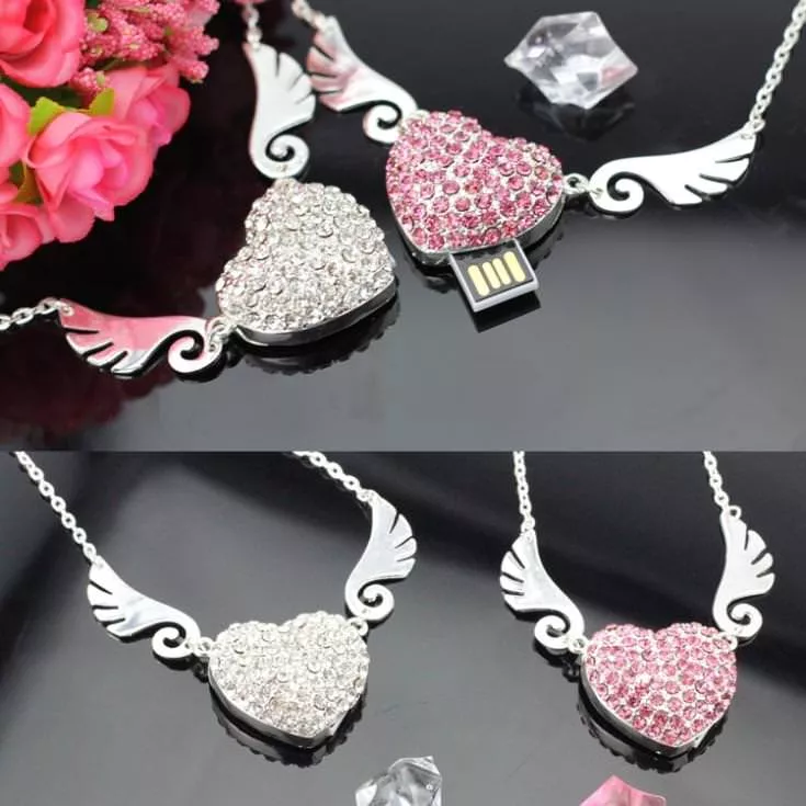 Pen Drive Coração Voante Asas Strass Prata e Rosa 4GB a 64GB