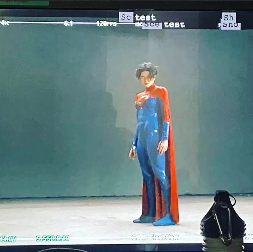 image 19 Vaza foto do set de O Flash mostrando Supergirl.