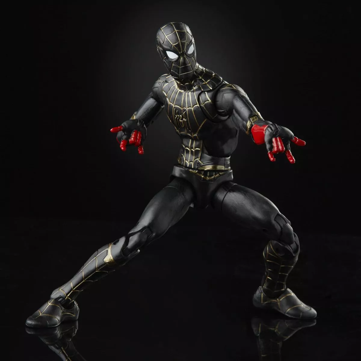 image Vaza merchandising de Homem-Aranha 3 revelando uniforme novo do personagem principal.