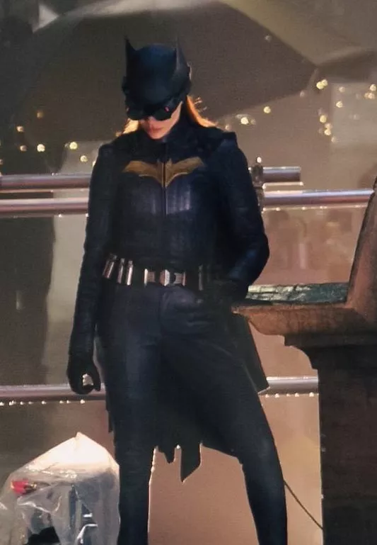 86a2fc65 367a 47f2 85be f204bee3926b 38435 00000801148c6b7c file Vaza foto do set de Batgirl.
